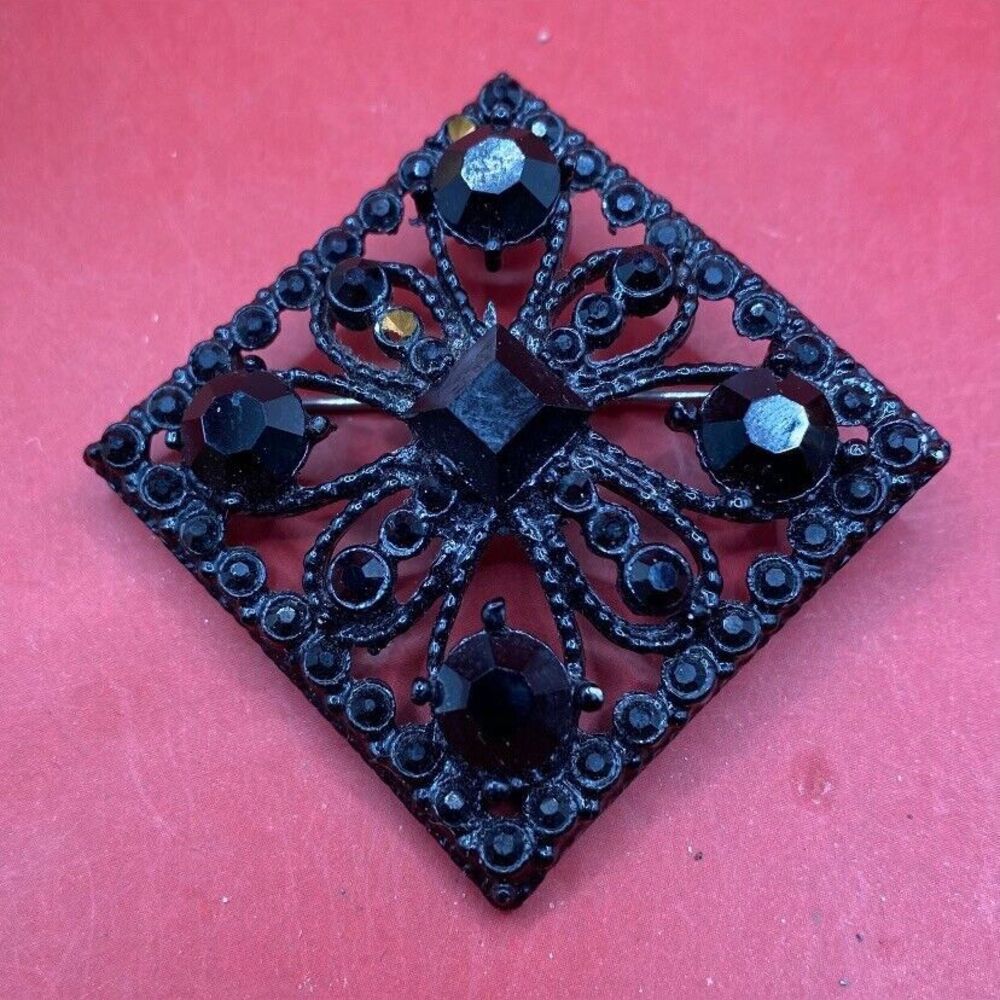 Vintage Women’s Brooch Black Filigree Cut Glass Square 1.5”